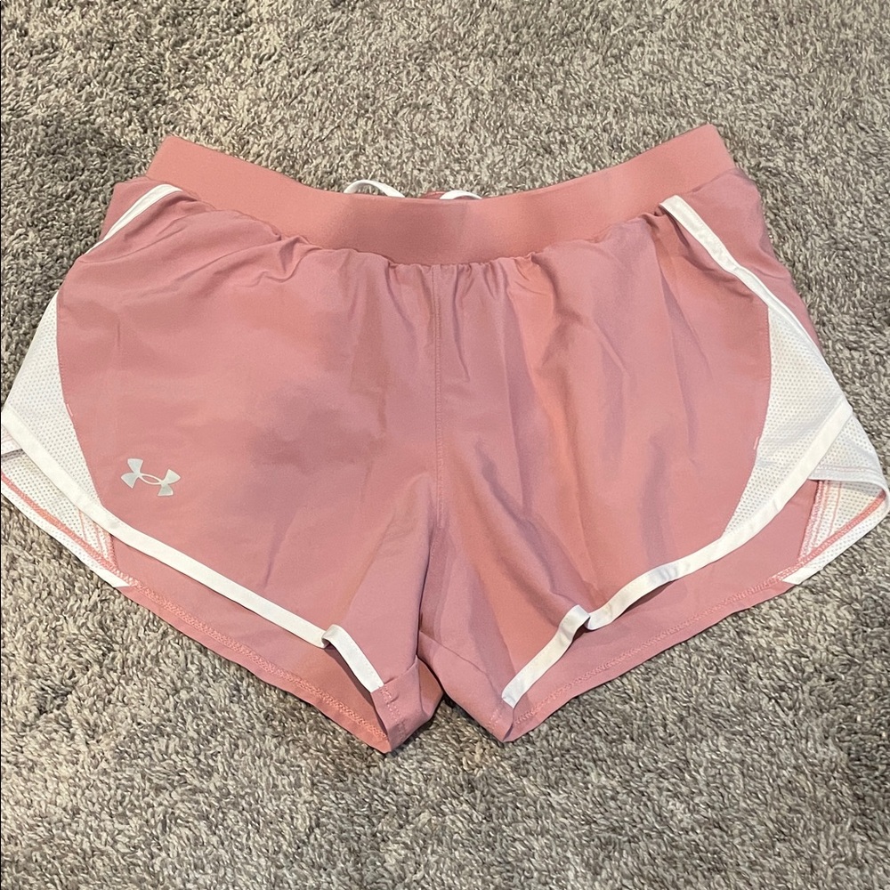 Under Armour size medium Women's Soft Pink Athletic Shorts heat gear